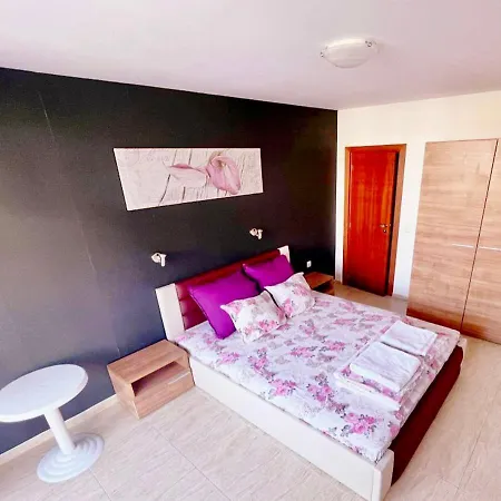 Cozy Mood Two-bed Flat In Sunny Slăntjev Brjag